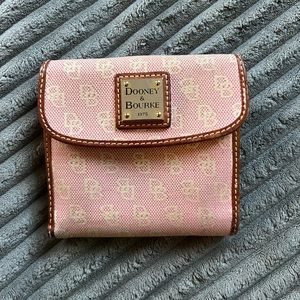 Dooney & bourke wallet